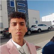Estudiante de Bachillerato, con experiencia doméstica dando clases particulares. Sobresaliente en EVAU (Economia Lengua, Historia)